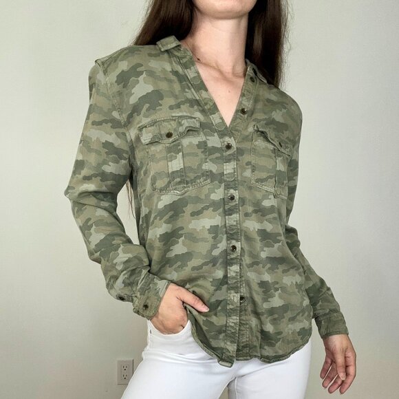 *American Eagle Green Camo Boyfriend Long Sleeve - Picture 1 of 8